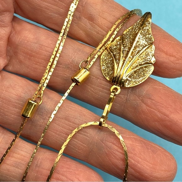 Vintage Diamond Dust Leaf Pendant & Adjustable Slider Gold Tone Chain - Picture 3 of 7